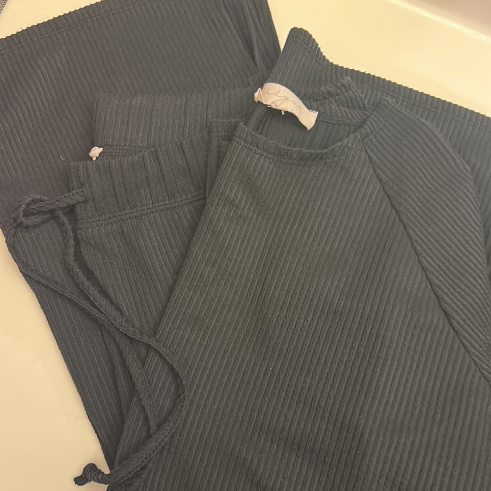 How Do You Wear That Ribbed Set - Picture 4 of 4